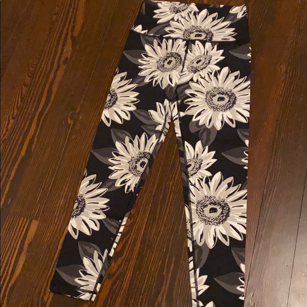 aerie CHILL.PLAY.MOVE Sunflower 7/8 Leggings